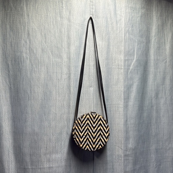 Lionel Chevron Patterned round Crossbody Bag - Picture 4 of 8